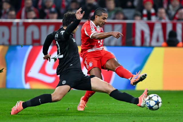 09 December 2025, Bavaria, Munich: Sporting Lisbon's Eduardo Quaresma (L) and Bayern Munich's Serge Gnabry battle for the ball during the UEFA Champions League soccer match between Bayern Munich and Sporting Lisbon at the Allianz Arena. Photo: Sven Hoppe/dpa