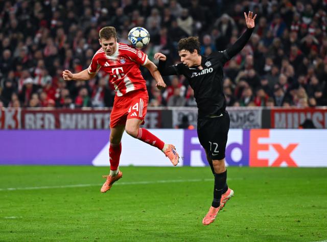 09 December 2025, Bavaria, Munich: Sporting Lisbon's Eduardo Quaresma (R) and Bayern Munich's Josip Stanisic battle for the ball during the UEFA Champions League soccer match between Bayern Munich and Sporting Lisbon at the Allianz Arena. Photo: Sven Hoppe/dpa