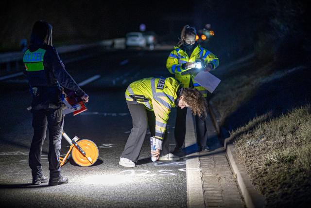 10 December 2025, Lower Saxony, Hanover: Emergency services from the Hanover Police Traffic Accident Service mark lanes at the scene of an accident. A pedestrian was hit and killed by a car while crossing the Südschnellweg in Hanover. Photo: Moritz Frankenberg/dpa