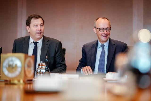 10 December 2025, Berlin: Lars Klingbeil (L), German Minister of Finance, Vice-Chancellor and SPD Federal Chairman, and German Chancellor Friedrich Merz take part in the meeting of the German Cabinet in the Federal Chancellery. Photo: Kay Nietfeld/dpa