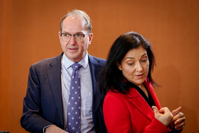 10 December 2025, Berlin: Alexander Dobrindt, German Minister of the Interior, and Katherina Reiche, German Minister for Economic Affairs and Energy, take part in the meeting of the German Cabinet in the Federal Chancellery. Photo: Kay Nietfeld/dpa