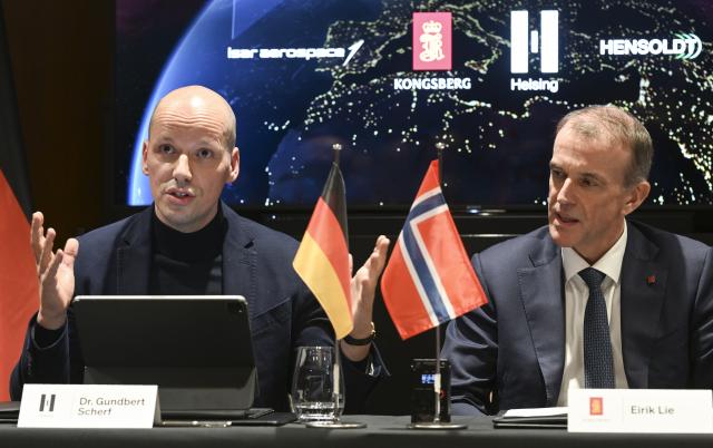 10 December 2025, Berlin: Gundbert Scherf (L), CEO of Helsing, and Eirik Lie, President of Kongsberg Defense and Aerospace, at the announcement of the cooperation between drone manufacturer Helsing and Norwegian aerospace and defense company Kongsberg. Photo: Jens Kalaene/dpa