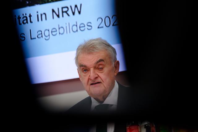 10 December 2025, North Rhine-Westphalia, Duesseldorf: Herbert Reul, Minister of the Interior of North Rhine-Westphalia, speaks at a press conference to present the Clan Crime Situation Report 2024. Photo: Henning Kaiser/dpa