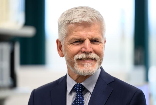 FILED - 15 March 2024, Saxony, Dresden: Czech President Petr Pavel stands in a laboratory at chip manufacturer Global Foundries. Photo: Robert Michael/dpa