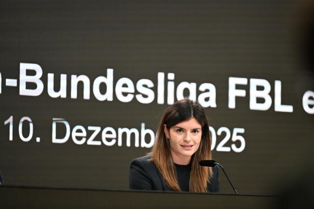 10 December 2025, Hesse, Frankfurt/Main: Katharina Kiel from Eintracht Frankfurt speaks during a press conference, after the founding of the Women's Bundesliga League Association in the Welcome Zone of the Adler Business Club. Photo: Michael Brandt/dpa