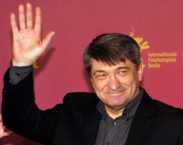 FILED - 17 February 2005, Berlin: Russian director Alexander Sokurov arrives at the screening of the film "The Sun" in Berlin. Sokurov delivered unusually blunt criticism of government policies in the presence of President Vladimir Putin, according to a video and transcript of a meeting of Putin's Human Rights Council released by the Kremlin. Photo: picture alliance / Bernd Settnik/dpa