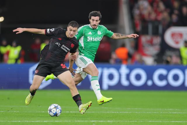 10 December 2025, North Rhine-Westphalia, Leverkusen: Leverkusen's Ibrahim Maza (L) and Newcastle United's Sandro Tonali battle for the ball during the UEFA Champions League soccer match between Bayer Leverkusen and Newcastle United at BayArena. Photo: Rolf Vennenbernd/dpa