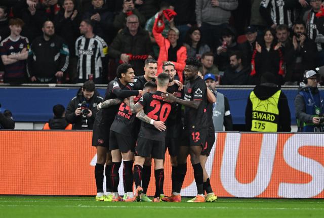 10 December 2025, North Rhine-Westphalia, Leverkusen: Leverkusen's Robert Andrich (2nd R) celebrates scoring his side's first goal with teammates during the UEFA Champions League soccer match between Bayer Leverkusen and Newcastle United at BayArena. Photo: Federico Gambarini/dpa