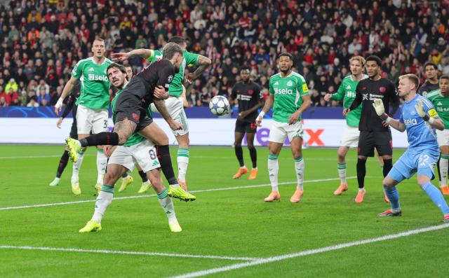 10 December 2025, North Rhine-Westphalia, Leverkusen: Leverkusen's Robert Andrich (3rd L) scores his side's first goal during the UEFA Champions League soccer match between Bayer Leverkusen and Newcastle United at BayArena. Photo: Rolf Vennenbernd/dpa