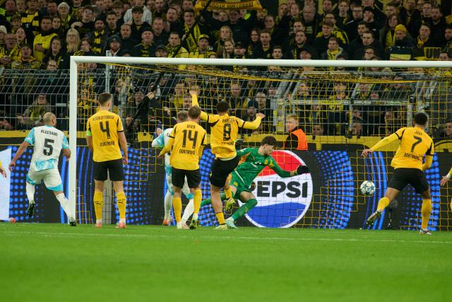 10 December 2025, North Rhine-Westphalia, Dortmund: Bodoe/Glimt's Haitam Aleesami (L) scores his side's first goal during the UEFA Champions League soccer match between Borussia Dortmund and FK Bodoe/Glimt at Signal Iduna Park. Photo: Bernd Thissen/dpa