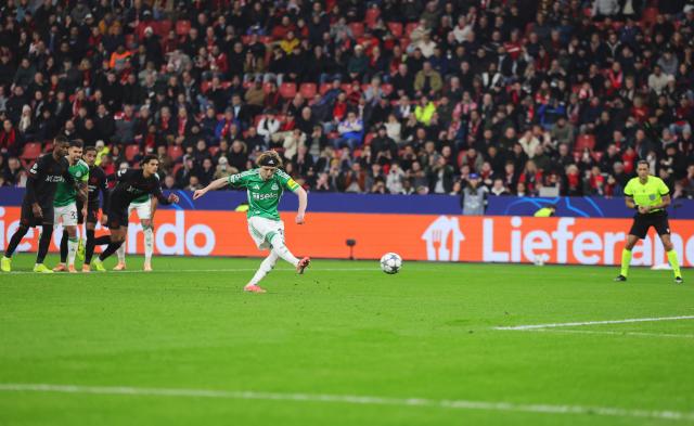 10 December 2025, North Rhine-Westphalia, Leverkusen: Newcastle United's Anthony Gordon scores his side's first goal during the UEFA Champions League soccer match between Bayer Leverkusen and Newcastle United at BayArena. Photo: Rolf Vennenbernd/dpa