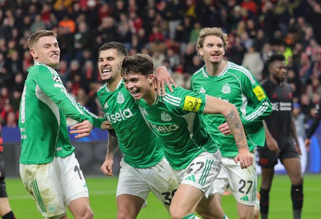 10 December 2025, North Rhine-Westphalia, Leverkusen: Newcastle United's Lewis Miley (2nd R) celebrates scoring his side's second goal with teammates during the UEFA Champions League soccer match between Bayer Leverkusen and Newcastle United at BayArena. Photo: Rolf Vennenbernd/dpa