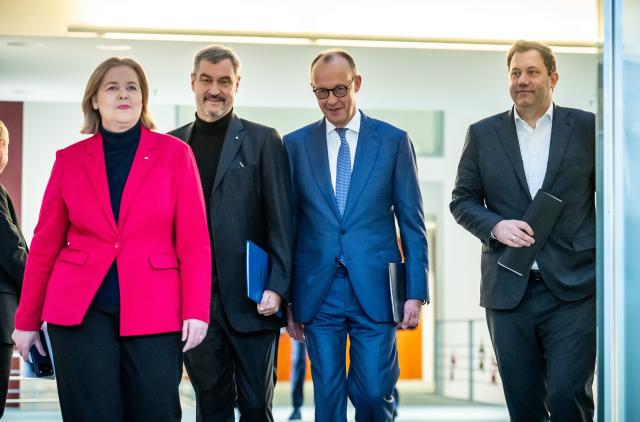 11 December 2025, Berlin: German Chancellor Friedrich Merz (2-R), Lars Klingbeil (R), German Minister of Finance, Baerbel Bas, German Minister of Labor and Social Affairs, and Markus Saeder (CSU), Minister President of Bavaria and CSU Chairman, arrive at the press briefing on the results of the consultations following the coalition committee in the Chancellery. Photo: Michael Kappeler/dpa