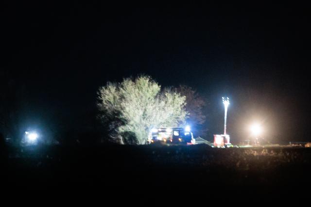 10 December 2025, Brandenburg, Gramzow: The area of the defective oil pipeline is brightly illuminated. At least 200,000 liters of crude oil have leaked from a pipeline in Brandenburg following an accident. Photo: Carsten Koall/dpa