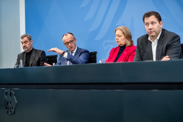 12 November 2025, Berlin: German Chancellor Friedrich Merz (2-L), Lars Klingbeil (R), German Minister of Finance, Baerbel Bas, German Minister of Labor and Social Affairs, and Markus Soeder (CSU), Minister President of Bavaria and CSU Chairman, attend the press briefing on the results of the consultations following the coalition committee in the Chancellery. Photo: Michael Kappeler/dpa