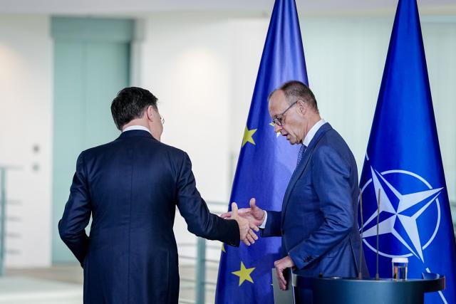 12 November 2025, Berlin: German Chancellor Friedrich Merz (R) and Mark Rutte, Secretary General of NATO, shake hands in the Federal Chancellery after a joint press conference. Photo: Kay Nietfeld/dpa