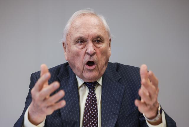 11 December 2025, North Rhine-Westphalia, Cologne: Lothar Jaeger, lawyer and former judge, speaks at a press conference about the one-million-euro compensation claim against the Catholic Church. Photo: Oliver Berg/dpa
