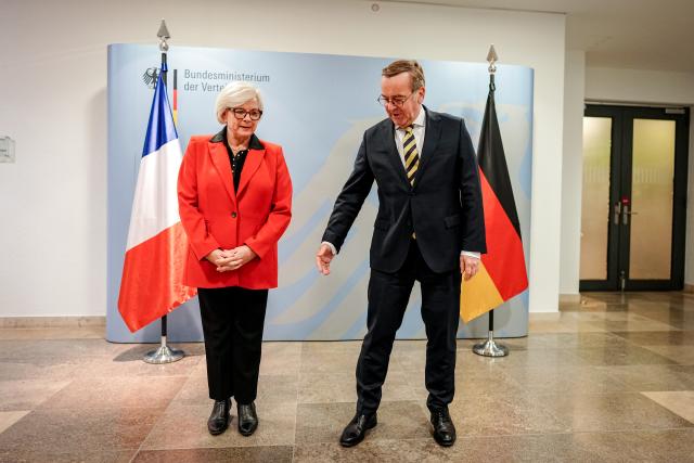 11 December 2025, Berlin: German Minister of Defense Boris Pistorius (L) welcomes French Defense Minister Catherine Vautrin ahead of their meeting at the Ministry of Defense. Photo: Kay Nietfeld/dpa