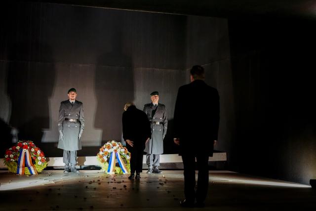 11 December 2025, Berlin: French Defense Minister Catherine Vautrin bows in front of a wreath at the memorial in the presence of German Minister of Defense Boris Pistorius in front of the Ministry of Defense. Photo: Kay Nietfeld/dpa