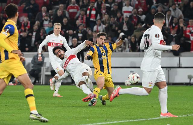 11 December 2025, Baden-Wuerttemberg, Stuttgart: Stuttgart's Tiago Tomas (2nd L) scores his side's second goal of the game during the UEFA Europa League soccer match between VfB Stuttgart and Maccabi Tel Aviv at MHPArena. Photo: Marijan Murat/dpa