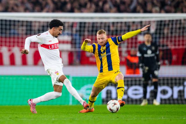 11 December 2025, Baden-Wuerttemberg, Stuttgart: Stuttgart's Tiago Tomas (L) and Maccabi Tel Aviv's Ido Shahar (R) battle for the ball during the UEFA Europa League soccer match between VfB Stuttgart and Maccabi Tel Aviv at MHPArena. Photo: Tom Weller/dpa