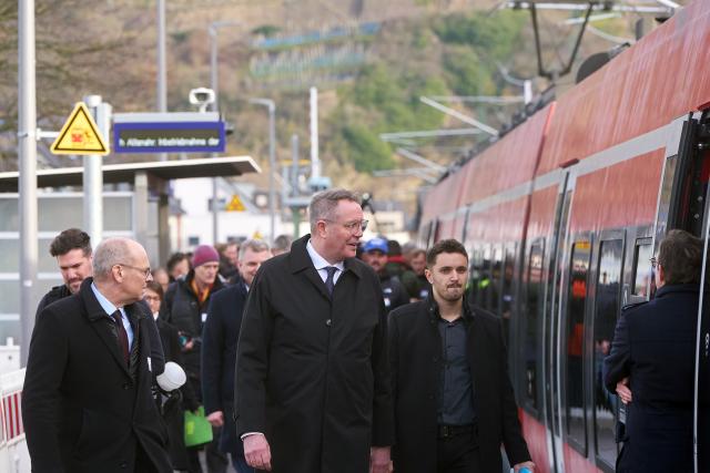 12 December 2025, Rhineland-Palatinate, Dernau: Minister President of Rhineland-Palatinate Alexander Schweitzer (C) takes part in the opening of the Ahr Valley Railway. Photo: Thomas Frey/dpa