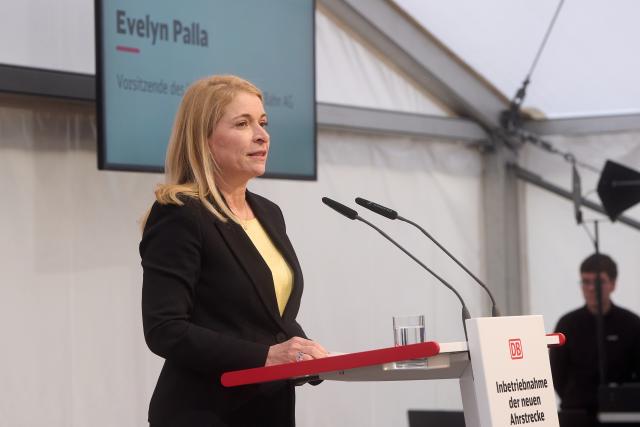 12 December 2025, Rhineland-Palatinate, Dernau: CEO of Deutsche Bahn AG Evelyn Palla speaks at the ceremonial opening of the Ahr Valley Railway. Photo: Thomas Frey/dpa