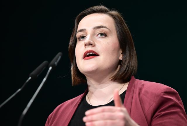 12 December 2025, Baden-Wuerttemberg, Ludwigsburg: Lena Schwelling, the re-elected state executive committee member of the Alliance 90/The Greens (Bündnis 90/Die Grünen) Baden-Wuerttemberg party, speaks at the state party conference. Photo: Bernd Weißbrod/dpa