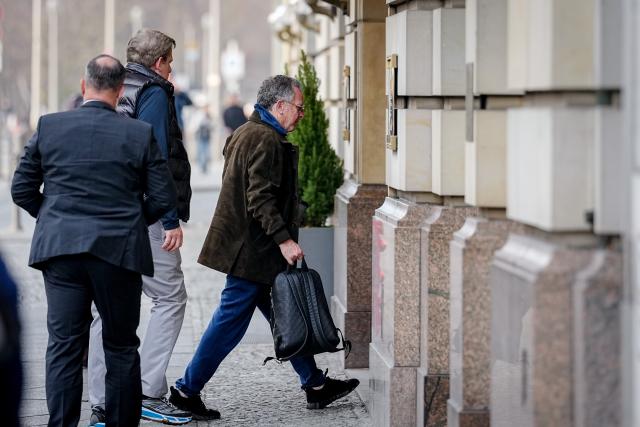 14 December 2025, Berlin: Steve Witkoff, special envoy of the United States, arrives at the Hotel Adlon. The talks between representatives of the US and Ukraine on ending the Russian war of aggression continue today in Berlin with European participation. Photo: Kay Nietfeld/dpa