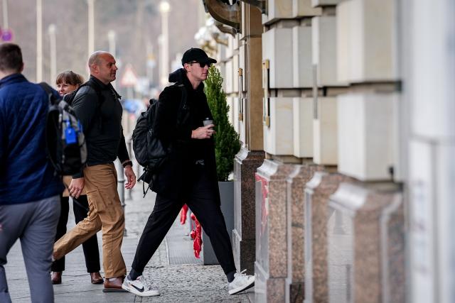 14 December 2025, Berlin: Jared Kushner (R), entrepreneur and former chief advisor to the President of the United States, arrives at the Hotel Adlon. The talks between representatives of the US and Ukraine on ending the Russian war of aggression continue today in Berlin with European participation. Photo: Kay Nietfeld/dpa