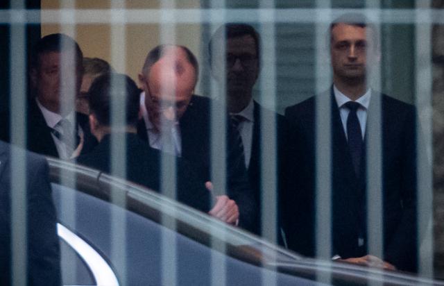 14 December 2025, Berlin: German Chancellor Friedrich Merz (C) welcomes Ukrainian President Volodymyr Zelensky (2nd L) ahead of Ukraine talks at the German Chancellery. US representatives are in Berlin to discuss a possible ceasefire with Ukrainian and European officials. Photo: Michael Kappeler/dpa