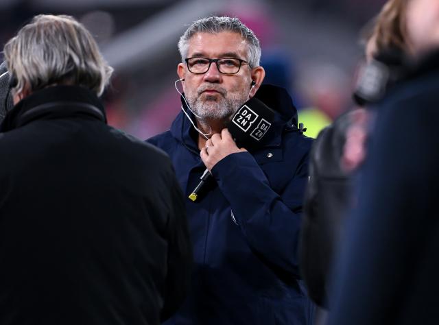 14 December 2025, Bavaria, Munich: FSV Mainz 05 coach Urs Fischer arrives for the German Bundesliga soccer match between Bayern Munich and FSV Mainz 05 at the Allianz Arena. Photo: Sven Hoppe/dpa - WICHTIGER HINWEIS: Gemäß den Vorgaben der DFL Deutsche Fußball Liga bzw. des DFB Deutscher Fußball-Bund ist es untersagt, in dem Stadion und/oder vom Spiel angefertigte Fotoaufnahmen in Form von Sequenzbildern und/oder videoähnlichen Fotostrecken zu verwerten bzw. verwerten zu lassen.