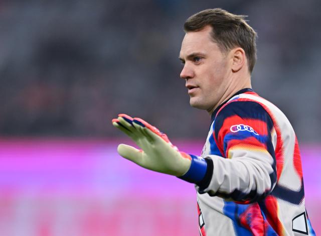 14 December 2025, Bavaria, Munich: Bayern Munich goalkeeper Manuel Neuer warms up ahead of the German Bundesliga soccer match between Bayern Munich and FSV Mainz 05 at the Allianz Arena. Photo: Sven Hoppe/dpa - WICHTIGER HINWEIS: Gemäß den Vorgaben der DFL Deutsche Fußball Liga bzw. des DFB Deutscher Fußball-Bund ist es untersagt, in dem Stadion und/oder vom Spiel angefertigte Fotoaufnahmen in Form von Sequenzbildern und/oder videoähnlichen Fotostrecken zu verwerten bzw. verwerten zu lassen.