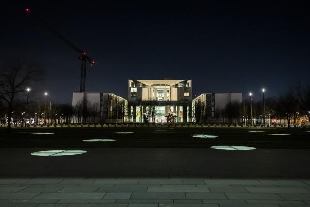 14 December 2025, Berlin: View of the German Chancellery. Inside, Ukrainian President Zelensky, his negotiators and the US delegation discuss the next steps in ceasefire negotiations for Ukraine. Photo: Christoph Soeder/dpa