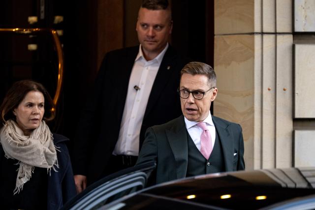 15 December 2025, Berlin: Alexander Stubb, President of Finland (r), comes out of the Hotel Adlon on the second day of the Ukraine talks in Berlin. Photo: Fabian Sommer/dpa