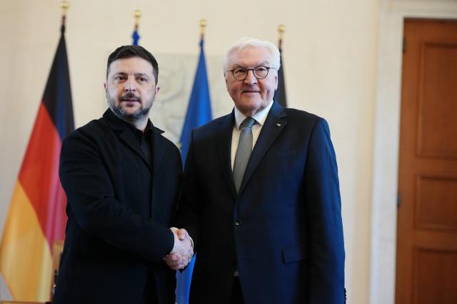 15 December 2025, Berlin: German President Frank-Walter Steinmeier receives Volodymyr Zelensky, President of Ukraine, at Bellevue Palace on the second day of the Ukraine talks in Berlin. Photo: Kay Nietfeld/dpa