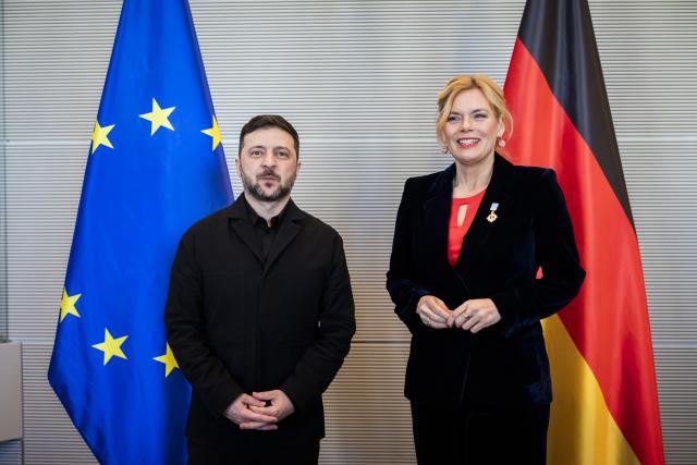 15 December 2025, Berlin: German Bundestag President, Julia Kloeckner, welcomes Ukrainian President Volodymyr Zelensky ahead of their talks at the German Bundestag, on the second day of the Ukraine talks in Berlin. Photo: Christoph Soeder/dpa