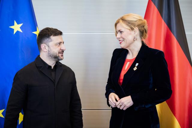 15 December 2025, Berlin: German Bundestag President, Julia Kloeckner, welcomes Ukrainian President Volodymyr Zelensky ahead of their talks at the German Bundestag, on the second day of the Ukraine talks in Berlin. Photo: Christoph Soeder/dpa