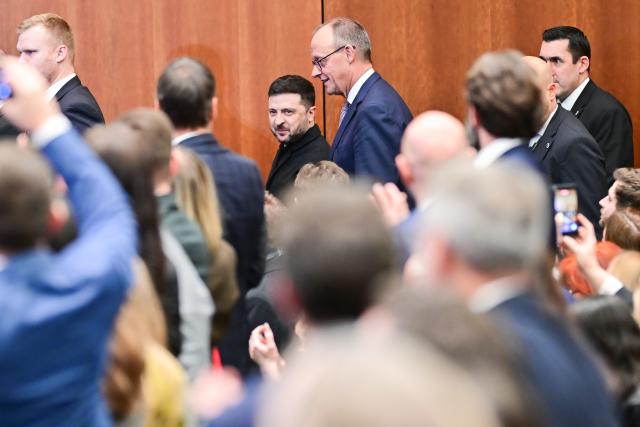 15 December 2025, Berlin: Ukrainian President Volodymyr Zelensky (L) and German Chancellor Friedrich Merz arrive at the conclusion of the German-Ukrainian Business Forum. At the same time, the German government is hosting delegations from the United States and Ukraine for talks on a proposed peace plan, including a possible ceasefire in Ukraine. Photo: Sebastian Christoph Gollnow/dpa