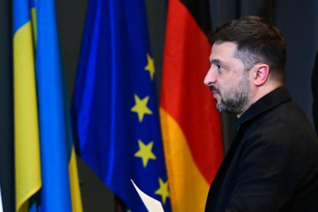 15 December 2025, Berlin: Ukrainian President Volodymyr Zelensky arrives at the German-Ukrainian Business Forum. At the same time, the German government is hosting delegations from the United States and Ukraine for talks on a proposed peace plan, including a possible ceasefire in Ukraine. Photo: Sebastian Christoph Gollnow/dpa
