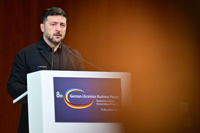 15 December 2025, Berlin: Ukrainian President Volodymyr Zelensky speaks during the German-Ukrainian Business Forum. At the same time, the German government is hosting delegations from the United States and Ukraine for talks on a proposed peace plan, including a possible ceasefire in Ukraine. Photo: Sebastian Christoph Gollnow/dpa