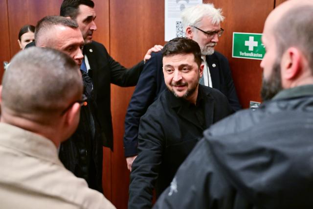 15 December 2025, Berlin: Ukrainian President Volodymyr Zelensky leaves the German-Ukrainian Business Forum. At the same time, the German government is hosting delegations from the United States and Ukraine for talks on a proposed peace plan, including a possible ceasefire in Ukraine. Photo: Sebastian Christoph Gollnow/dpa