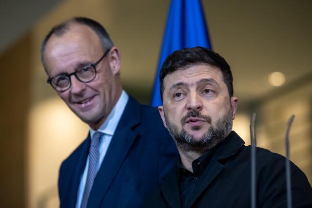 15 December 2025, Berlin: Germany's Chancellor Friedrich Merz (L) and Ukrainian President Volodymyr Zelensky hold a joint press conference at the German Chancellery. Photo: Michael Kappeler/dpa