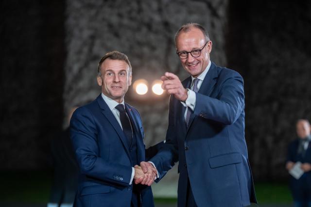 15 December 2025, Berlin: Germany's Chancellor Friedrich Merz (R) welcomes French President Emmanuel Macron at the Chancellery. Consultations on a possible peace plan in Ukraine are taking place in Berlin. Photo: Michael Kappeler/dpa