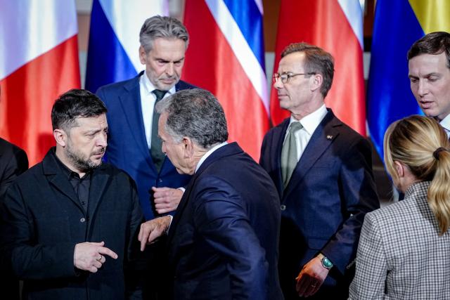 15 December 2025, Berlin: (L-R) Ukrainian President Volodymyr Zelensky, Dick Schoof, Netherlands' Prime Minister, Steve Witkoff, US Special Envoy, Ulf Kristersson, Sweden's Prime Minister, and Jared Kushner, entrepreneur and former Chief Advisor to the US President, stand together for a group photo at the beginning of the Ukraine summit in the Federal Chancellery. Discussions on a possible peace in Ukraine take place in Berlin. Photo: Kay Nietfeld/dpa-Pool/dpa