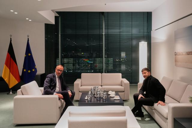15 December 2025, Berlin: Germany's Chancellor Friedrich Merz (L) and Ukrainian President Volodymyr Zelensky meet in the Chancellery. Photo: Markus Schreiber/POOL AP/AP