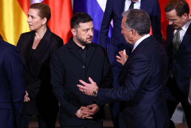 15 December 2025, Berlin: Ukrainian President Volodymyr Zelensky (C) attends a meeting with European heads of state and government, alongside representatives of the EU and NATO, at the German Chancellery. Photo: Lisi Niesner/Reuters/Pool/dpa