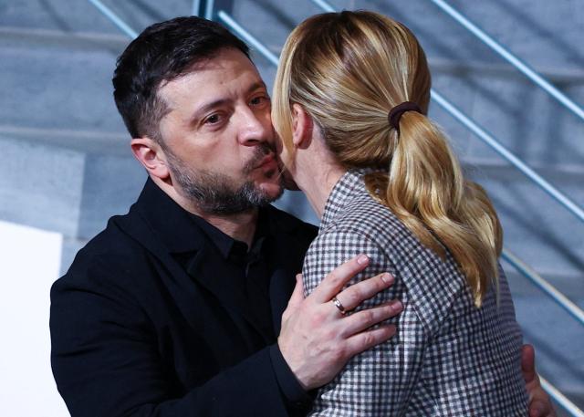 15 December 2025, Berlin: Ukrainian President Volodymyr Zelensky and Italian Prime Minister Giorgia Meloni greet each other in the German Chancellery. Photo: Lisi Niesner/Reuters/Pool/dpa