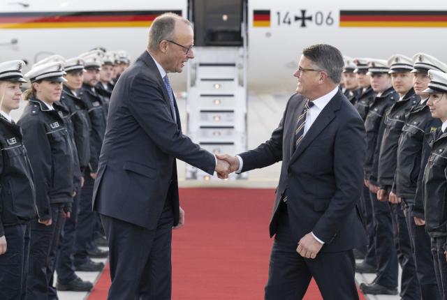 16 December 2025, Hesse, Frankfurt/Main: Boris Rhein (R), receives German Chancellor Friedrich Merz (CDU) at Frankfurt Airport. Photo: Boris Roessler/dpa