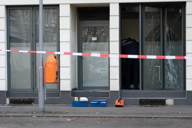 16 December 2025, Berlin: Police suitcases lie in front of a cordoned-off bar. Unknown perpetrators have allegedly attacked a pub in Berlin-Kreuzberg with explosives. Photo: Markus Lenhardt/dpa